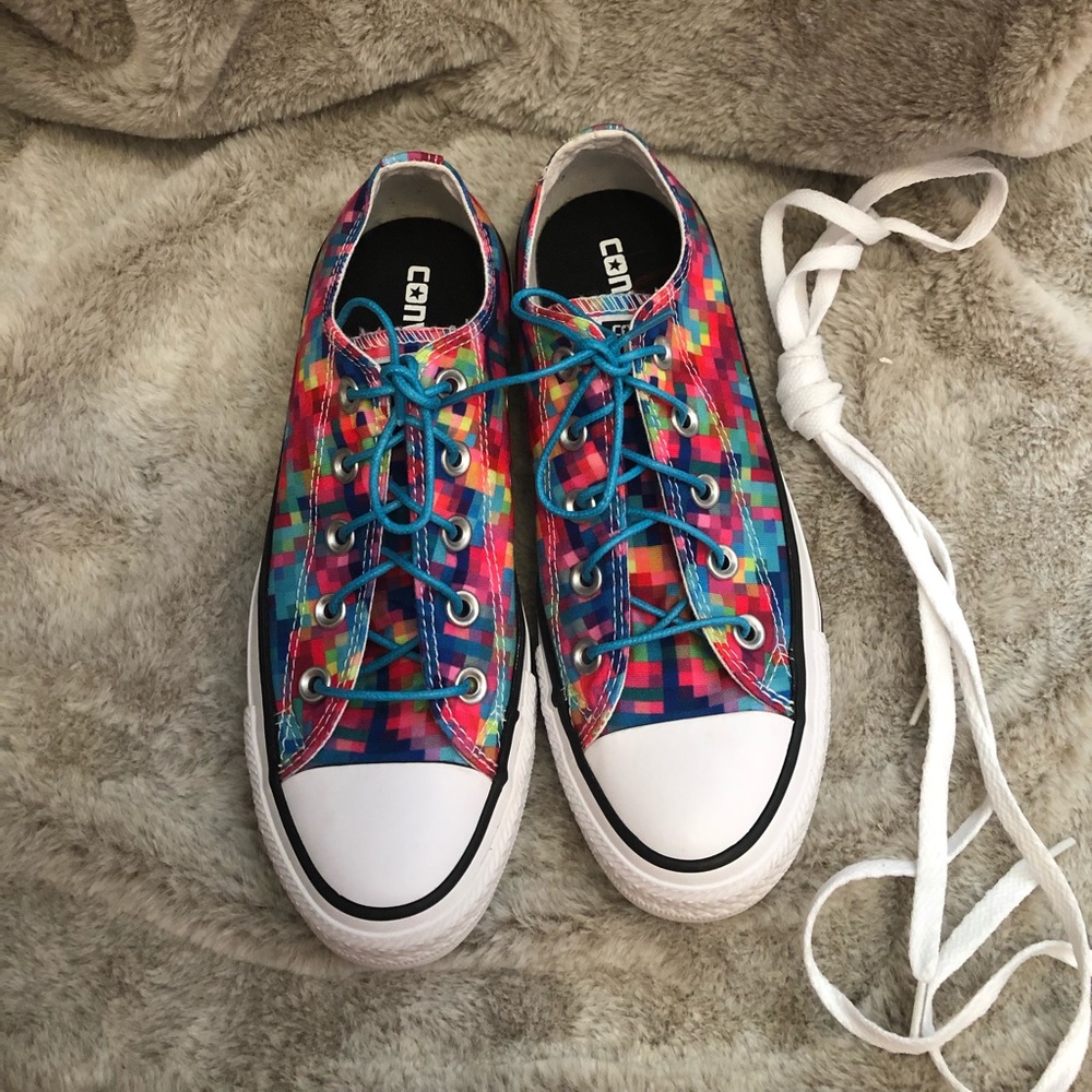Converse like new multi color low tops - Picture 1 of 7
